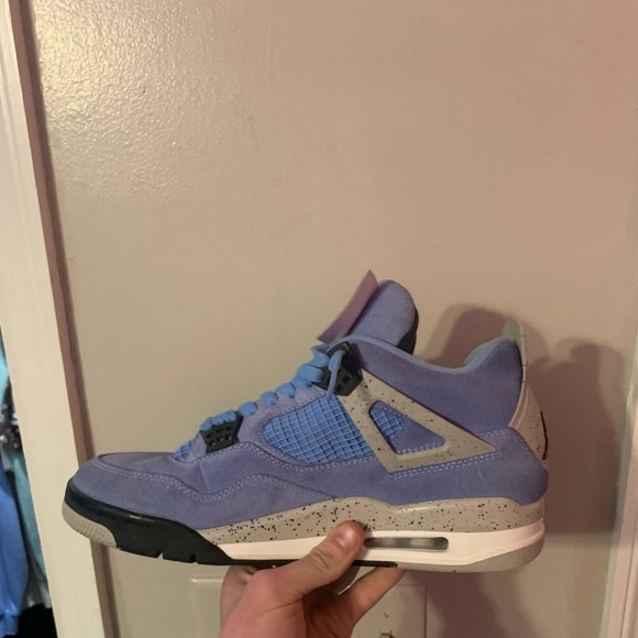 Jordan 4 UNC(university blue)